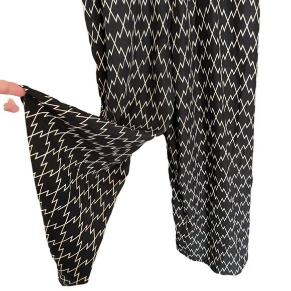 Club Monaco Ruffle Print Wide Leg Black Geometric Jumpsuit Size 2 - Picture 5 of 11